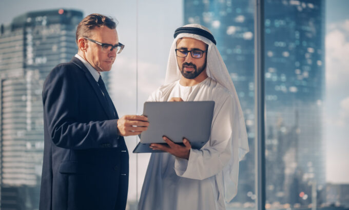 Бизнесмены, которые ведут бизнес в ОАЭ